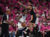 Edwards ត្រលប់មកវិញហើយ Timberwolves បានយកឈ្នះការប្រកួតដ៏ធំពី Wembanyama ដោយបានផ្តួល Spurs 104-102 ក្នុងហ្គេមទី 1