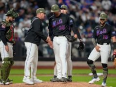 Mets pitcher Clay Holmes ត្រូវបានគេដាក់ចោលដោយគ្មានកំណត់ដោយបាក់ជើងបន្ទាប់ពីត្រូវបានបុកដោយការបើកបរតាមបន្ទាត់