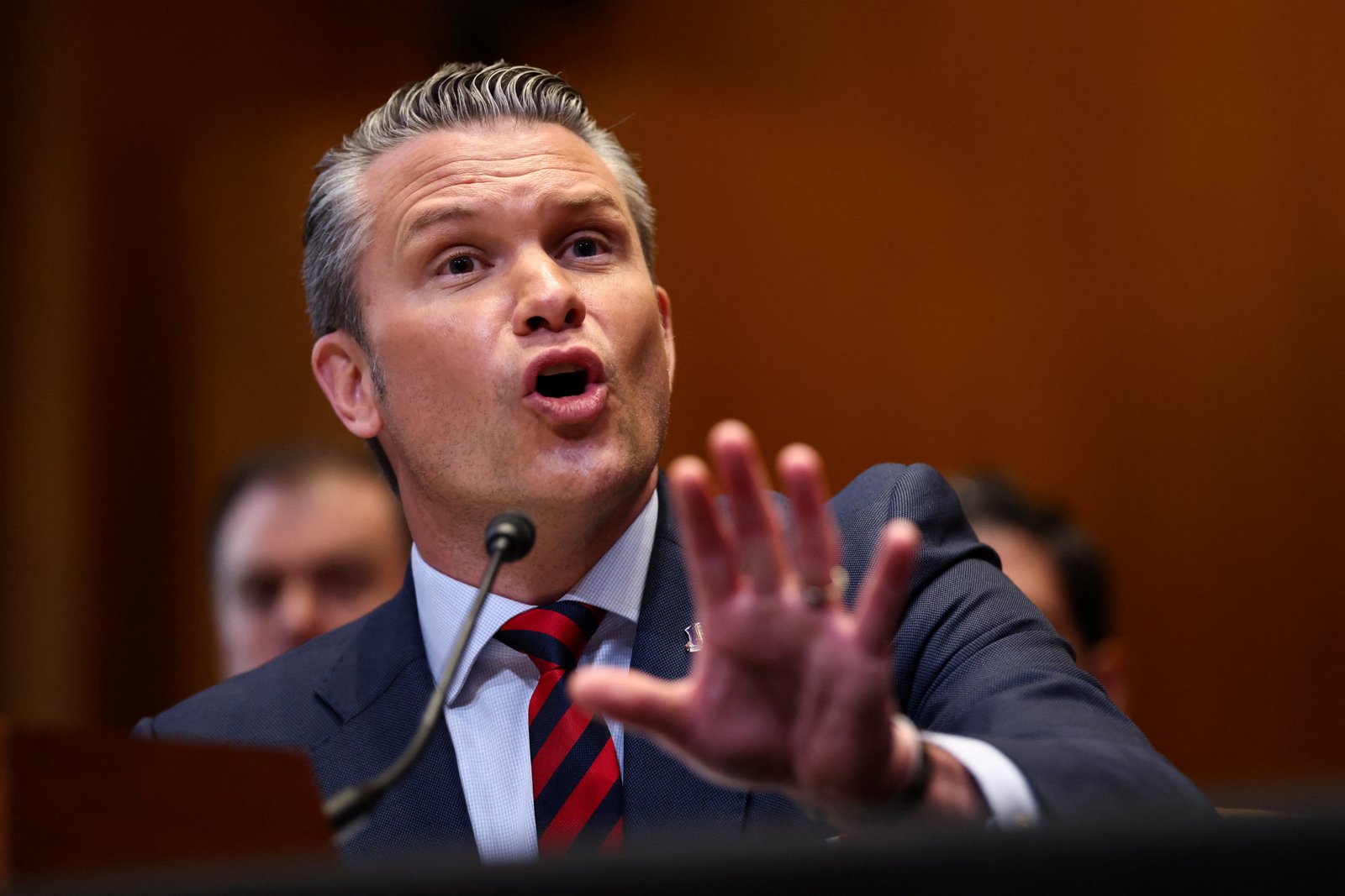 រដ្ឋមន្ត្រីការពារជាតិលោក Pete Hegseth បានប្រកាសម្តងហើយម្តងទៀតអំពីជ័យជម្នះ ខណៈពេលដែលបានដាស់តឿនសមាជិកសភា និងសមាជិកសារព័ត៌មាន ដែលបានចោទសួរ ឬសង្ស័យពីជោគជ័យរបស់អាមេរិកក្នុងប្រទេសអ៊ីរ៉ង់។