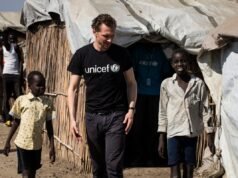 Tom Hiddleston៖ ពិភពលោកកំពុងធ្វើកំហុសយ៉ាងធ្ងន់ធ្ងរជាមួយនឹងការកាត់ ហើយកុមារកំពុងចំណាយប្រាក់