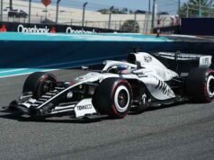 ក្រុម F1 ថ្មីរបស់ Cadillac បង្ហាញខ្លួនជាលើកដំបូងនៅសហរដ្ឋអាមេរិកនៅទីក្រុង Miami ខណៈដែលរថយន្តទាំងពីរបានបញ្ចប់សម្រាប់ឆ្នាំទី 3 ជាប់ៗគ្នា។