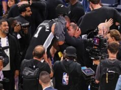 វាជា Spurs ទល់នឹង Knicks សម្រាប់ពានរង្វាន់ NBA បន្ទាប់ពីក្រុមទាំងពីរក៏បានជួបគ្នាក្នុងការប្រកួតវគ្គផ្តាច់ព្រ័ត្រ NBA Cup