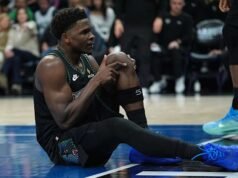Wolves និយាយថា Edwards មានចម្ងល់សម្រាប់ Game 1 ទោះបីជារបួសជង្គង់ក៏ដោយ។