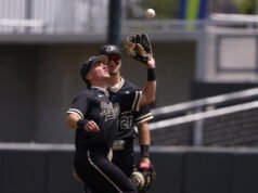 កីឡាករទាំងបីរបស់ Purdue នៃ 2-run homers គឺមិនគ្រប់គ្រាន់ទេក្នុងវគ្គផ្តាច់ព្រ័ត្រ Iowa – Purdue Boilermakers