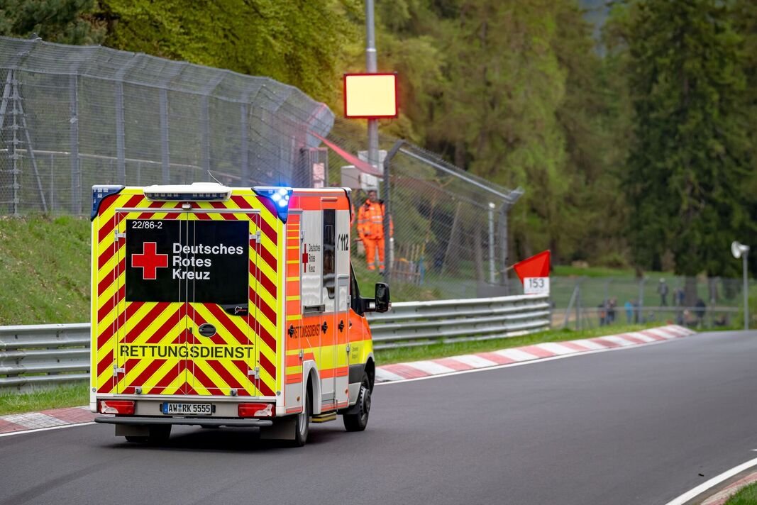 រថយន្តសង្គ្រោះបន្ទាន់នៅ Nurburgring