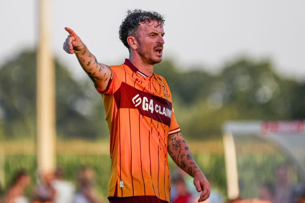 Andy Halliday អំឡុងពេលប្រកួត FC Twente vs Motherwell FC