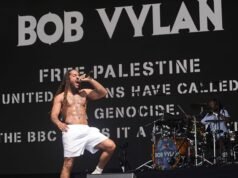 Bob Vylan ត្រូវបានហាមប្រាមពីសហរដ្ឋអាមេរិកជុំវិញភាពចម្រូងចម្រាស Glastonbury