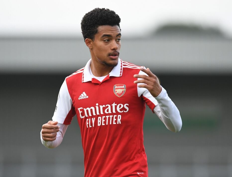 Azeez បច្ចុប្បន្នលេងឱ្យក្រុម Morecambe ដែលមិនមែនជាលីគ Azeez បច្ចុប្បន្នលេងឱ្យក្រុម Morecambe ដែលមិនមែនជាលីគ