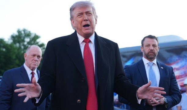 លោក Donald Trump កំពុងតែបន្ទាបបន្ថោកការផ្លាស់ប្តូរថ្មីៗជាមួយអ៊ីរ៉ង់។ រូបថតរបស់ Mark Schiefelbein/Sipa