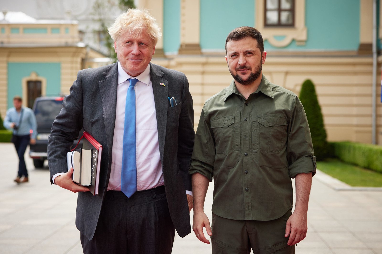 Boris Johnson ជាមួយប្រធានាធិបតីអ៊ុយក្រែន Volodymyr Zelensky (ការិយាល័យសារព័ត៌មានរបស់ប្រធានាធិបតីអ៊ុយក្រែន/PA)