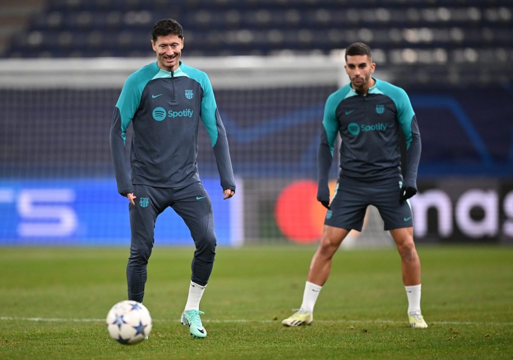 Robert Lewandowski និង Ferran Torres មកពី FC Barcelona