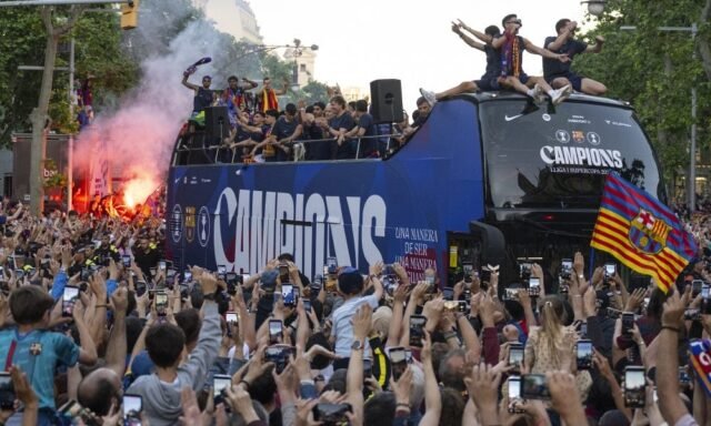 fc-barcelona-trophy-parade-1000x600.jpg