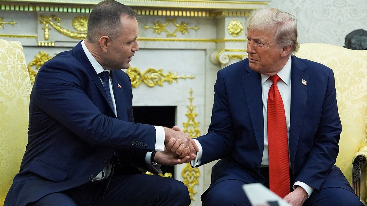 ប្រធានាធិបតី Trump ជួបជាមួយប្រធានាធិបតីប៉ូឡូញ Nawrocki