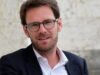 Nicolas Mayer-Rossignol រាយការណ៍ពីការគំរាមកំហែងស្លាប់