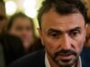 Lyon Grégory Doucet សួរ Patrick Bruel ឱ្យ “នៅឱ្យឆ្ងាយពីសាលប្រគុំតន្ត្រី” ដោយសារការលុបចោលការប្រគុំតន្ត្រីរបស់គាត់នៅ LDLC Arena?