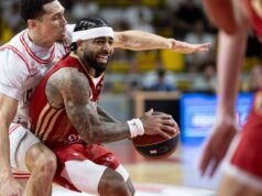 បាល់បោះ។ លោក Marcus Keene ដែលជាអ្នកដឹកនាំក្រុម SIG អាចអស្ចារ្យទល់នឹងប៉ារីស