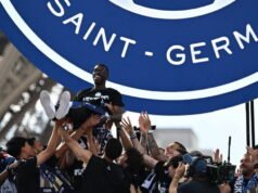 ការរាយការណ៍។ PSG អបអរវីរបុរសរបស់ខ្លួននៅលើ Champ-de-Mars