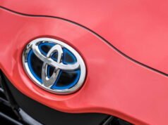 Toyota មើលឃើញថាប្រាក់ចំណេញសុទ្ធរបស់ខ្លួនធ្លាក់ចុះ 19% ហើយមានការព្រួយបារម្ភអំពីការធ្លាក់ចុះពីជម្លោះនៅមជ្ឈិមបូព៌ា។