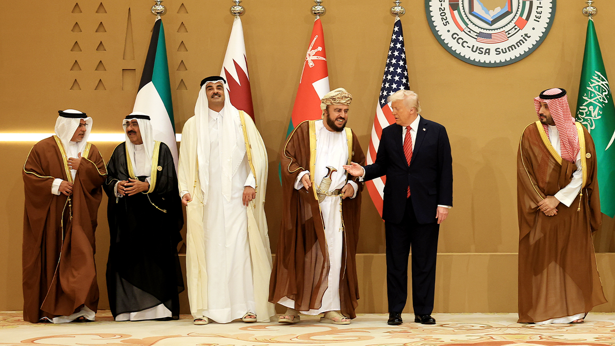 ប្រធានាធិបតីអាមេរិកលោក Donald Trump និងព្រះអង្គម្ចាស់អារ៉ាប៊ីសាអូឌីត Mohammed bin Salman ជួបជាមួយប្រមុខរដ្ឋ និងរដ្ឋាភិបាលក្នុងកិច្ចប្រជុំកំពូល GCC