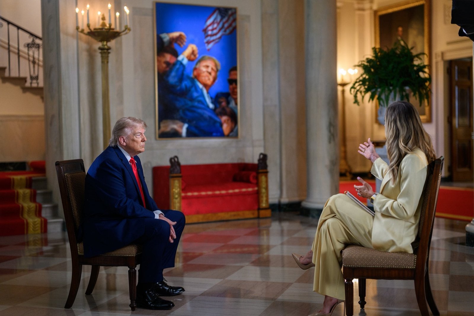 Trump បានអង្គុយសម្រាប់បទសម្ភាសន៍ជាមួយកូនប្រសាស្រីរបស់គាត់ Lara Trump នៅល្ងាចថ្ងៃសៅរ៍ មុនពេលផ្តល់ឱ្យនាងទៅទស្សនាបន្ទប់លេងនៅសេតវិមានថ្មីរបស់គាត់។