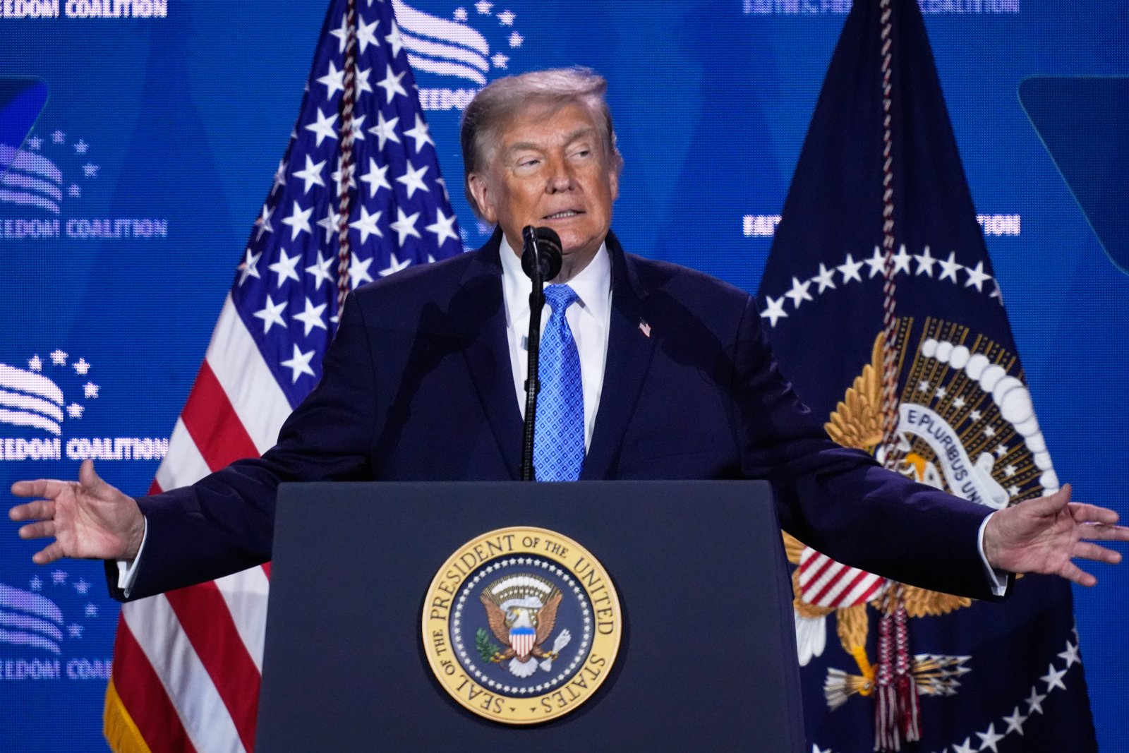 លោក​ប្រធានាធិបតី Donald Trump ថ្លែង​នៅ​ក្នុង​សន្និសីទ​នយោបាយ Faith & Freedom Coalition ដែល​ជា​ការ​ប្រមូល​ផ្តុំ​នៃ​សកម្មជន និង​មេដឹកនាំ​គ្រិស្ត​សាសនិក​អភិរក្សនិយម នៅ Washington Hilton នៅ​ថ្ងៃ​សុក្រ ទី 26 ខែ​មិថុនា។