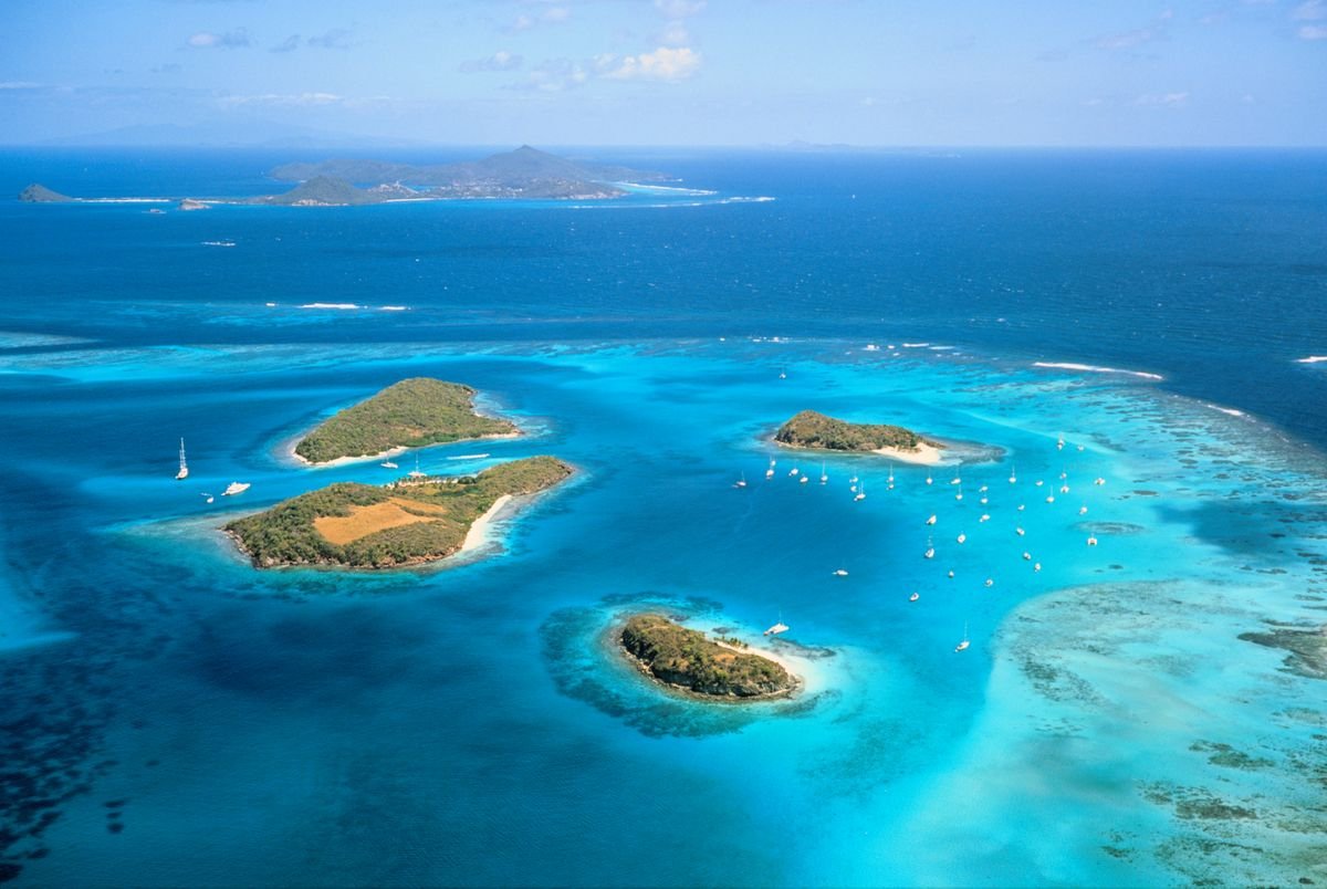 West Indies, Grenadines, Tobago Cays, Canouan នៅចម្ងាយ ទិដ្ឋភាពពីលើអាកាស