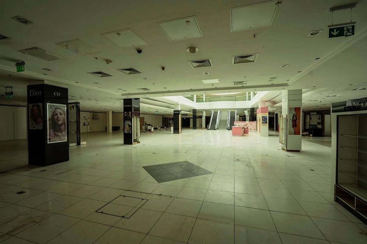 Debenhams ត្រូវបានបោះបង់ចោល 