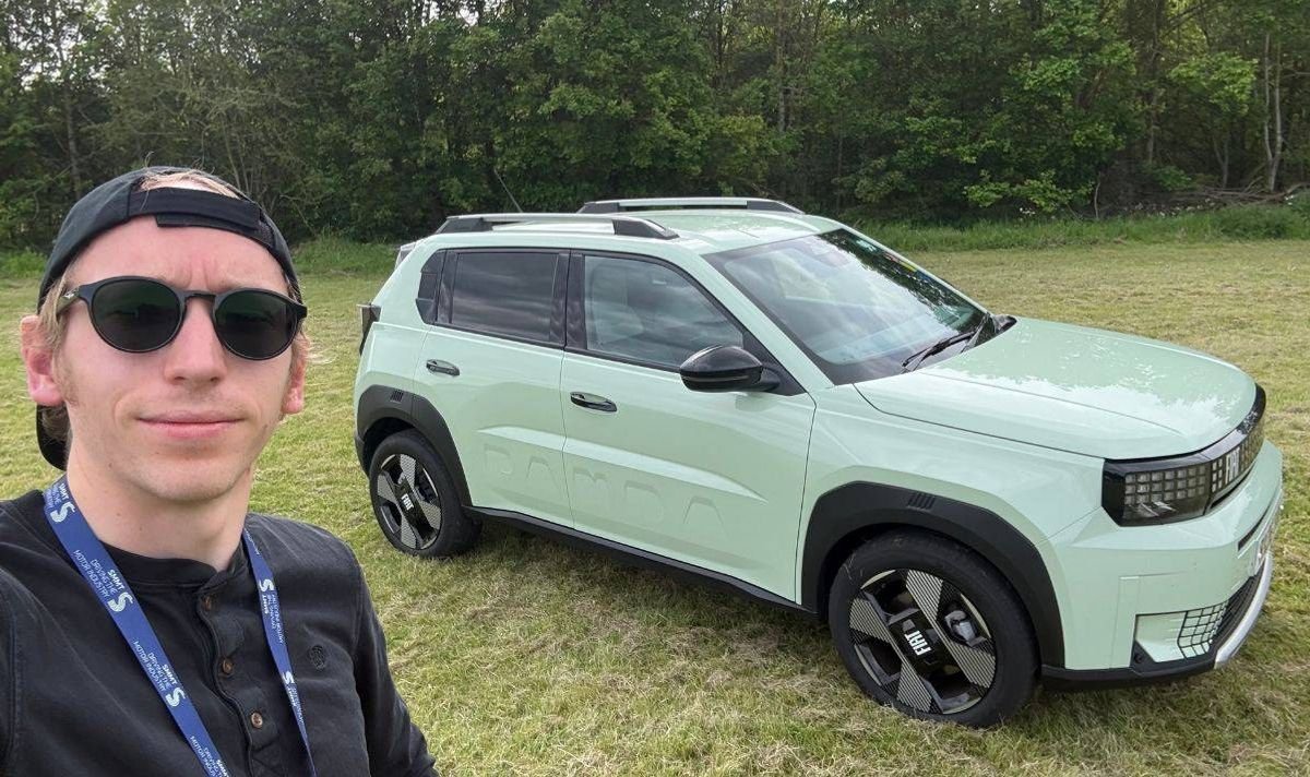 Christopher Sharp ជាមួយ Fiat Grande Panda
