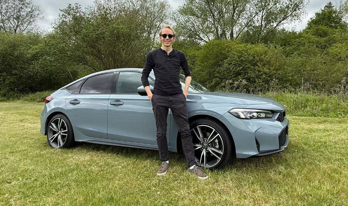Christopher Sharp ជាមួយ Honda Civic e:HEV