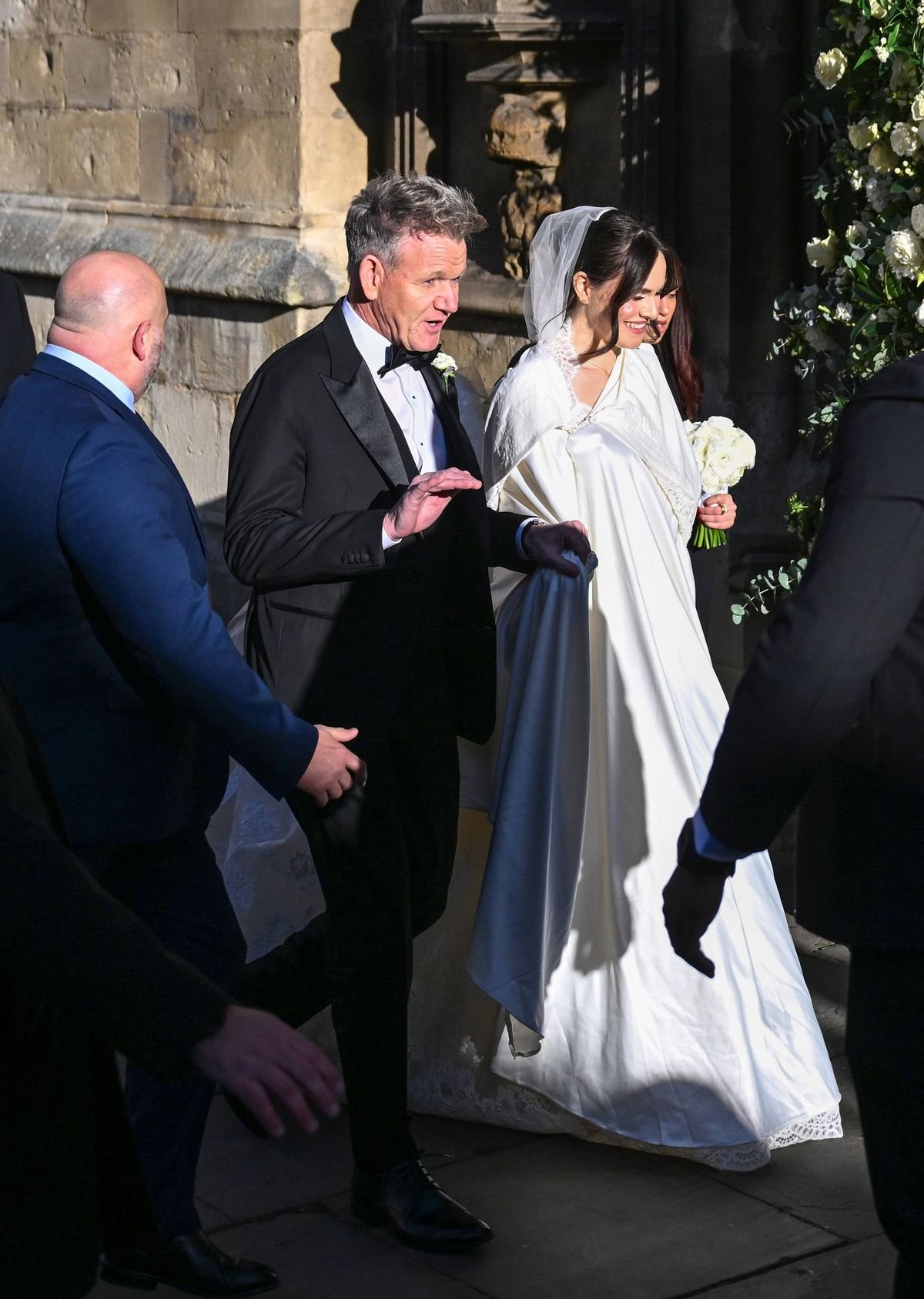 Gordon Ramsay និងកូនស្រី Holly Ramsay មកដល់សម្រាប់អាពាហ៍ពិពាហ៍របស់នាងជាមួយ Adam Peaty នៅ Bath Abbey នៅថ្ងៃទី 27 ខែធ្នូ ឆ្នាំ 2025 នៅទីក្រុង Bath ប្រទេសអង់គ្លេស។
