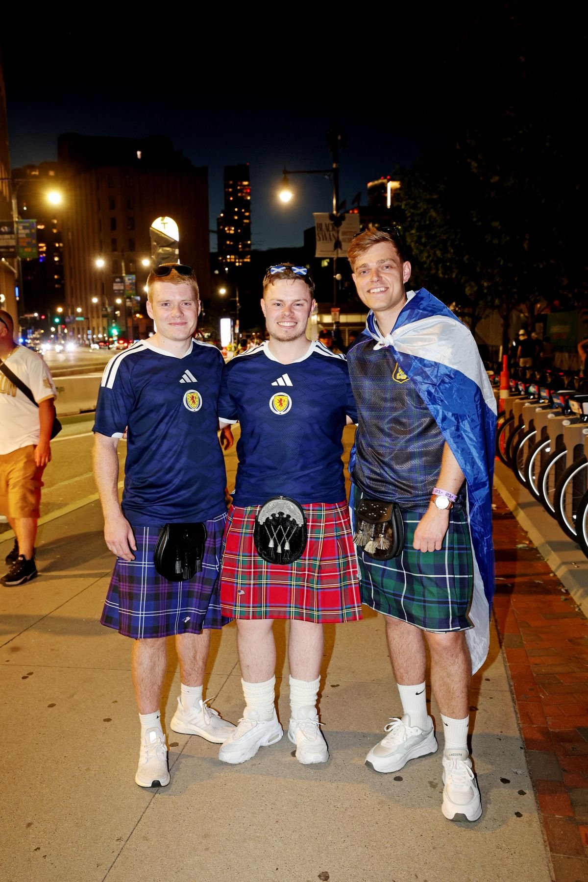 Sam Beedie, Stephen Beedie និង Lewis Murray អ្នកគាំទ្រស្កុតឡេននៅបូស្តុន