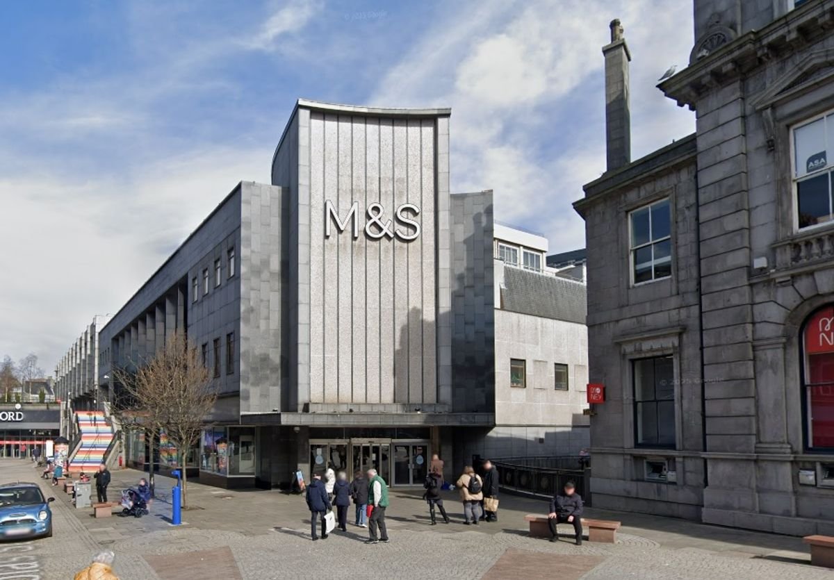 រូបភាព Google Maps នៃ M&S St Nicholas Street, Aberdeen ទទេ 