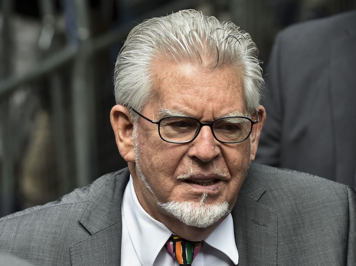 Rolf Harris មកដល់តុលាការ Southwark Crown ក្នុងទីក្រុងឡុងដ៍នៅថ្ងៃទី 4 ខែកក្កដាឆ្នាំ 2014 ។