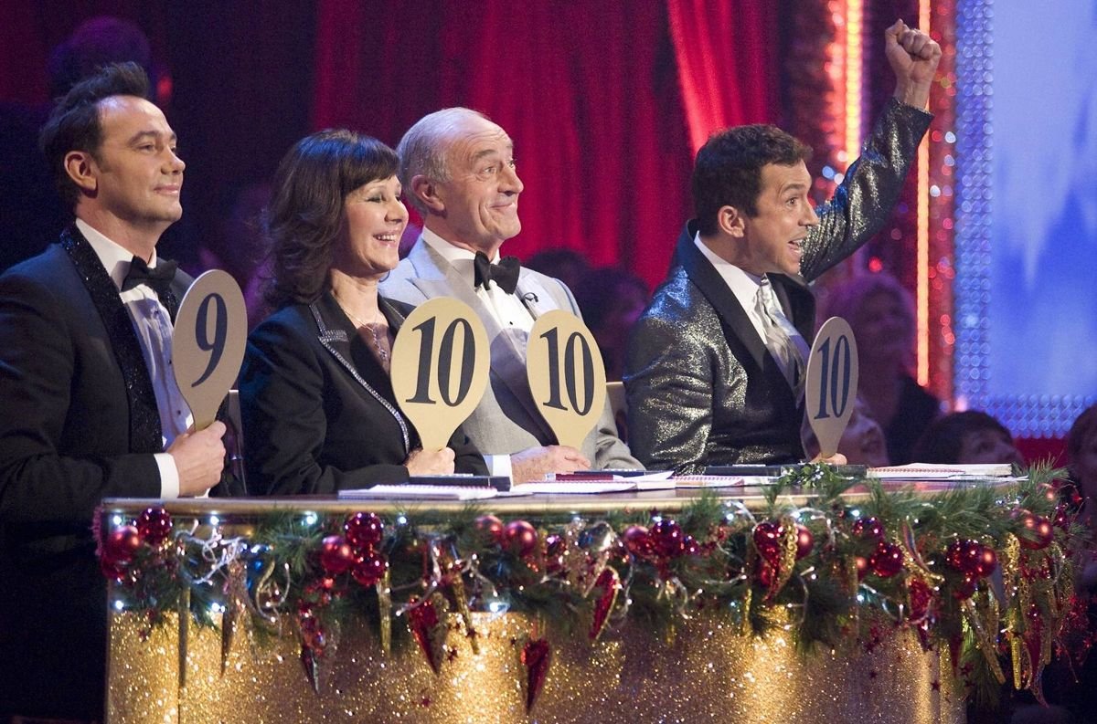 Craig Revel Horwood គឺជាចៅក្រមនៅពេលដែល Bruce Forsyth ធ្វើជាម្ចាស់ផ្ទះកម្មវិធី