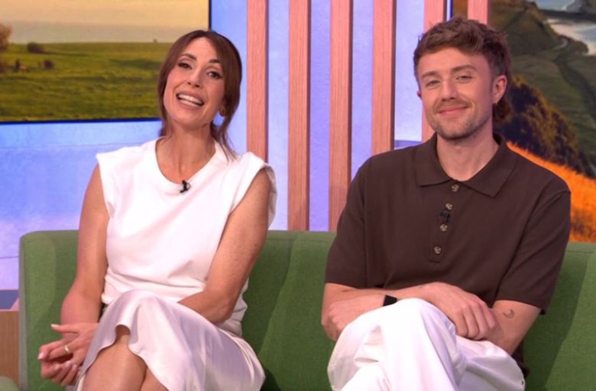 Alex Jones និង Roman Kemp បានធ្វើជាម្ចាស់ផ្ទះកម្មវិធី The One Show