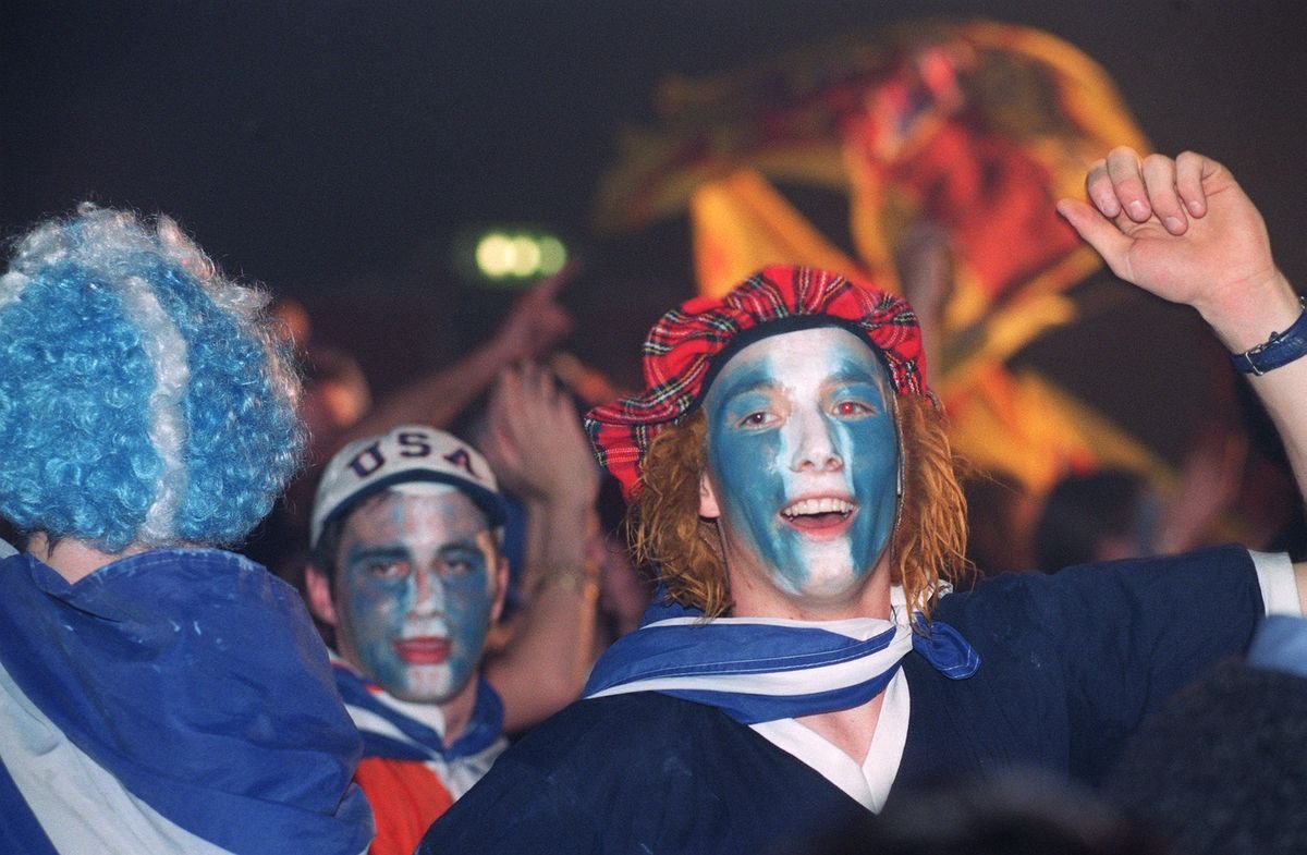 កងទ័ព Tartan នៅលើ Glasgow Green ក្នុងឆ្នាំ 1998