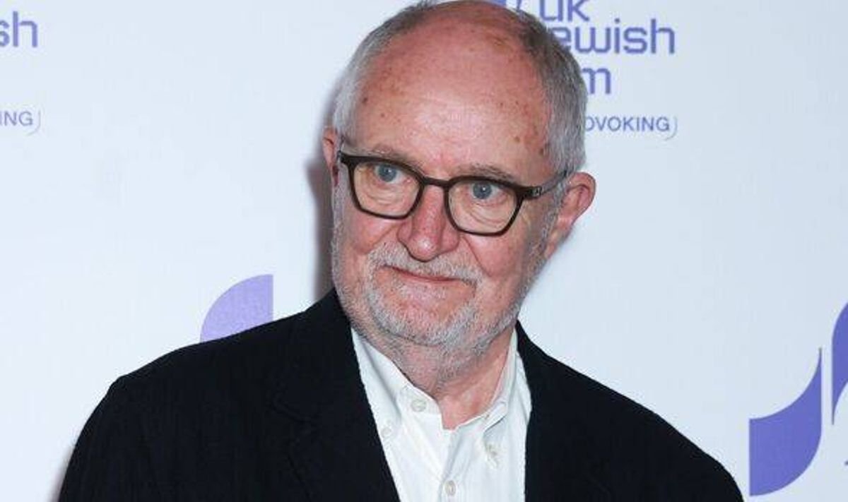 លោក Jim Broadbent