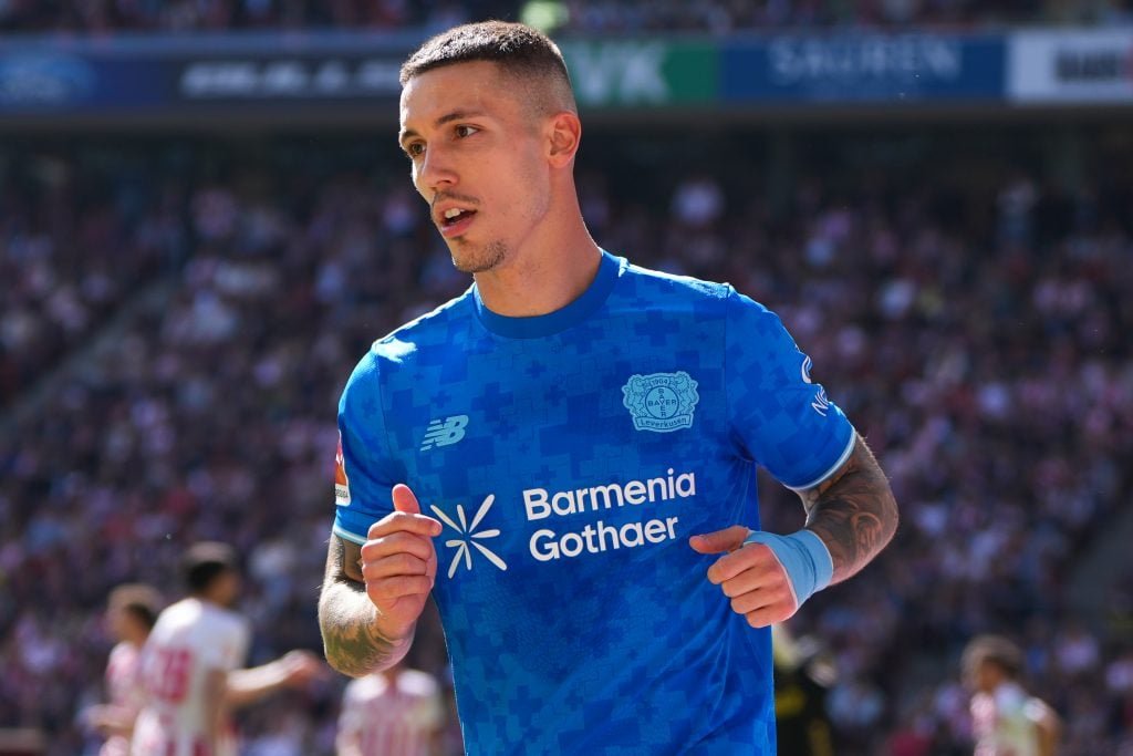 Alejandro Grimaldo ពី Bayer Leverkusen