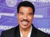 Lionel Richie កំពុងពន្យារពេលការប្រគុំតន្ត្រីចំនួនពីរនាពេលខាងមុខ ដោយសារហេតុផលសុខភាព