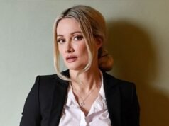 Holly Madison បង្ហាញពីមូលហេតុដែលនាងធ្វើការវះកាត់កែសម្ផស្សក្រោយពេលមានផ្ទៃពោះ