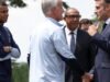 លោក Macron គោរពវិញ្ញាណក្ខន្ធលោក Deschamps មុនពេលចាកចេញ