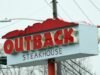 Outback Steakhouse បានប្តឹងទាមទារសំណងចំនួន 1.5 លានដុល្លារបន្ទាប់ពីអតិថិជនម្នាក់រអិលដួលលើឥដ្ឋខណៈពេលកំពុងញ៉ាំដំឡូងបារាំងនិងមុខរុក្ខជាតិ