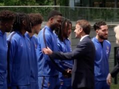 Mbappé មានសិទ្ធិទទួលបានការថើបពី Macron សម្រាប់ដំណើរទស្សនកិច្ចរបស់គាត់ទៅកាន់ Clairefontaine មុនពេលការប្រកួត World Cup