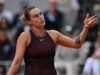 Aryna Sabalenka លេខ១ពិភពលោក ដួល៣សិត ហើយមិនអាចឡើងដល់វគ្គពាក់កណ្តាលផ្តាច់ព្រ័ត្រនៅ Roland-Garros – franceinfo