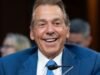 Nick Saban ទៅកាន់សភា៖ កីឡាមហាវិទ្យាល័យគឺជា Ferrari ដ៏ធំបំផុត និងអាក្រក់បំផុតដែលធ្វើដំណើរ 150 ម៉ាយក្នុងមួយម៉ោងឆ្ពោះទៅកាន់ Grand Canyon ។ “មាននរណាម្នាក់ត្រូវចាប់ហ្វ្រាំង”