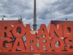 តំបន់អ្នកគាំទ្រដ៏ធំនៅ Place de la Concorde រហូតដល់វគ្គផ្តាច់ព្រ័ត្រ
