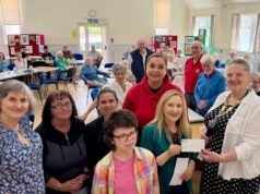 Rutherglen Rotary Club កំពុងបង្ហាញការបរិច្ចាគ £4,000 ដល់ហាងកាហ្វេសហគមន៍