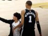NBA ហាមឃាត់អ្នកគាំទ្រពេញមួយជីវិតដែលថតរូប Selfie ជាមួយ “Wemby” នៅលើតុលាការ