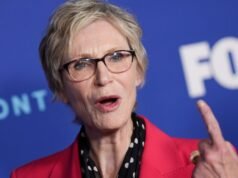 តារា Glee Jane Lynch និយាយថាភាពជោគជ័យក្នុងអាជីពមិនមែនអំពីផែនការ 10 ឆ្នាំទេ: ‘ជីវិតមានកាលវិភាគផ្ទាល់ខ្លួន’