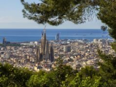 Sagrada Familia ដែលជាស្នាដៃរបស់ Antoni Gaudi ដែលឡើងដល់មេឃ